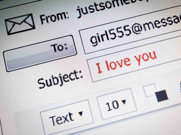 An email titled "ILOVEYOU"